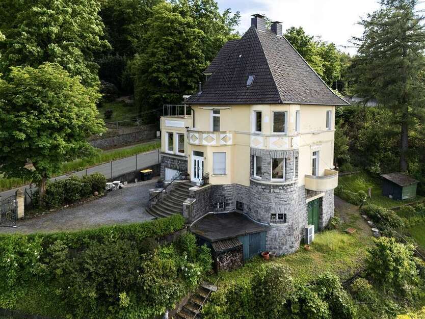 Haus zum Kaufen in Iserlohn 680.000 € 212 m²