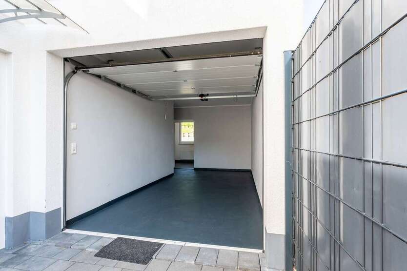Neuwertiges Mehrfamilienhaus in Hamm-Heessen: 3 Einheiten, Gewerbefläche & privater Garten 9 zimmer