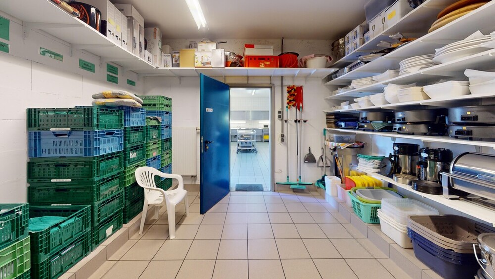 Großzügiges Wohnen und Arbeiten vereint Einfamilienwohnhaus mit Gewerbeeinheit! 10 zimmer