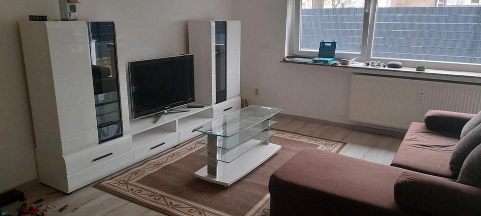 1 Zimmer in einer Frauen WG ab Februar wahlweise März frei 1 zimmer