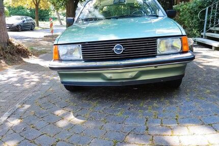 Opel Rekord 90.000 km 6.750 &euro; Kamen 59174