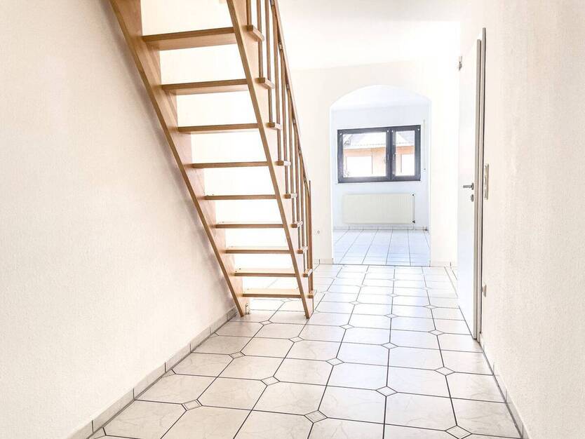 Große Dachgeschosswohnung mit Dachterrasse in beliebtem Wohngebiet 3 zimmer