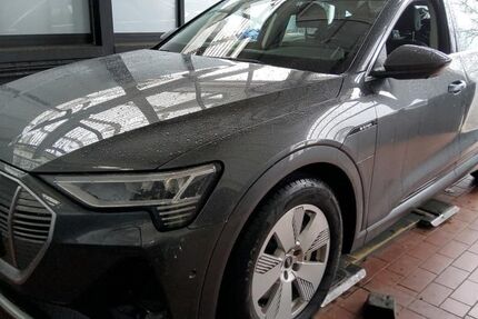 Audi e-tron 77.257 km 31.670 &euro; Hamm 59067