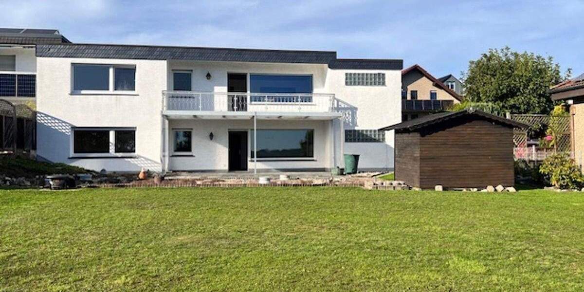 VERKAUFT: Individuell nutzbarer Bungalow mit herrlichem Weitblick & viel Potential in Niederense! 7 zimmer