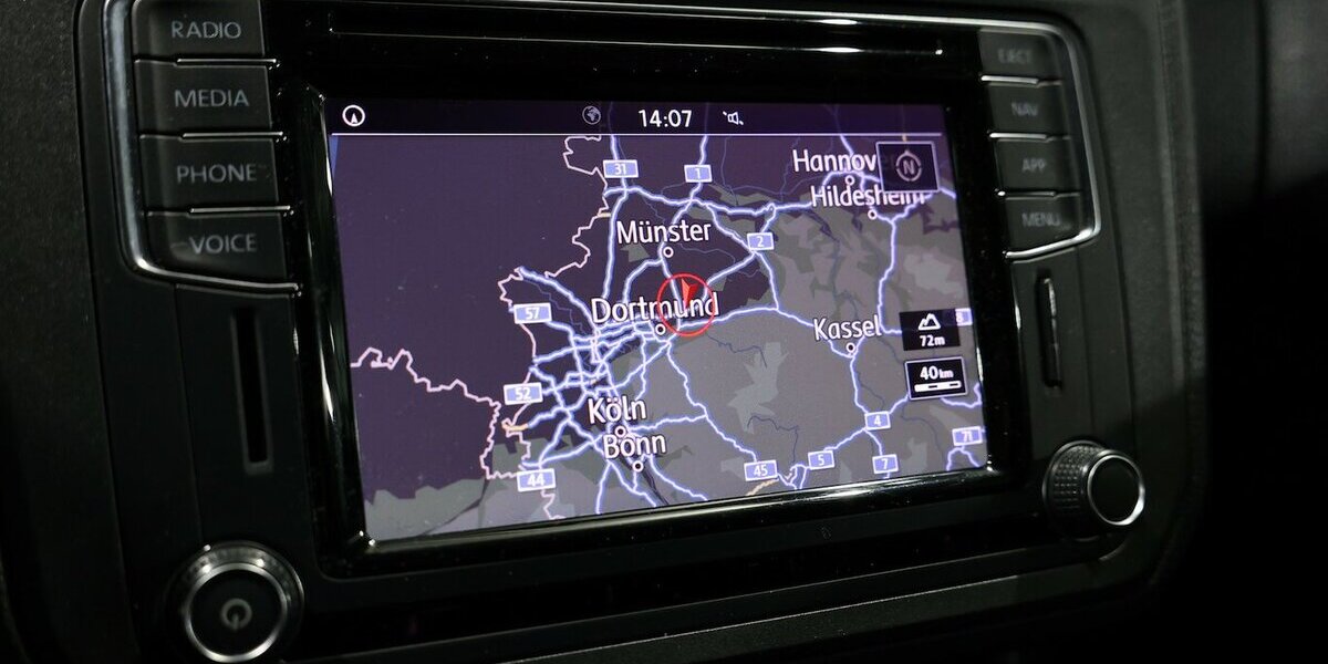 VW Caddy Maxi KOMBI 2.0 TDI DSG 1.HAND / NAVI+, ACC 143.000 km 20.777 &euro; Hamm 59077