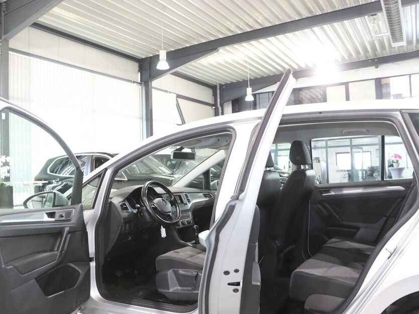 VW Golf Sportsvan 1.2 TSI / 2-ZONEN-KLIMAAUTOMATIK 120.000 km 8.444 € Hamm 59077
