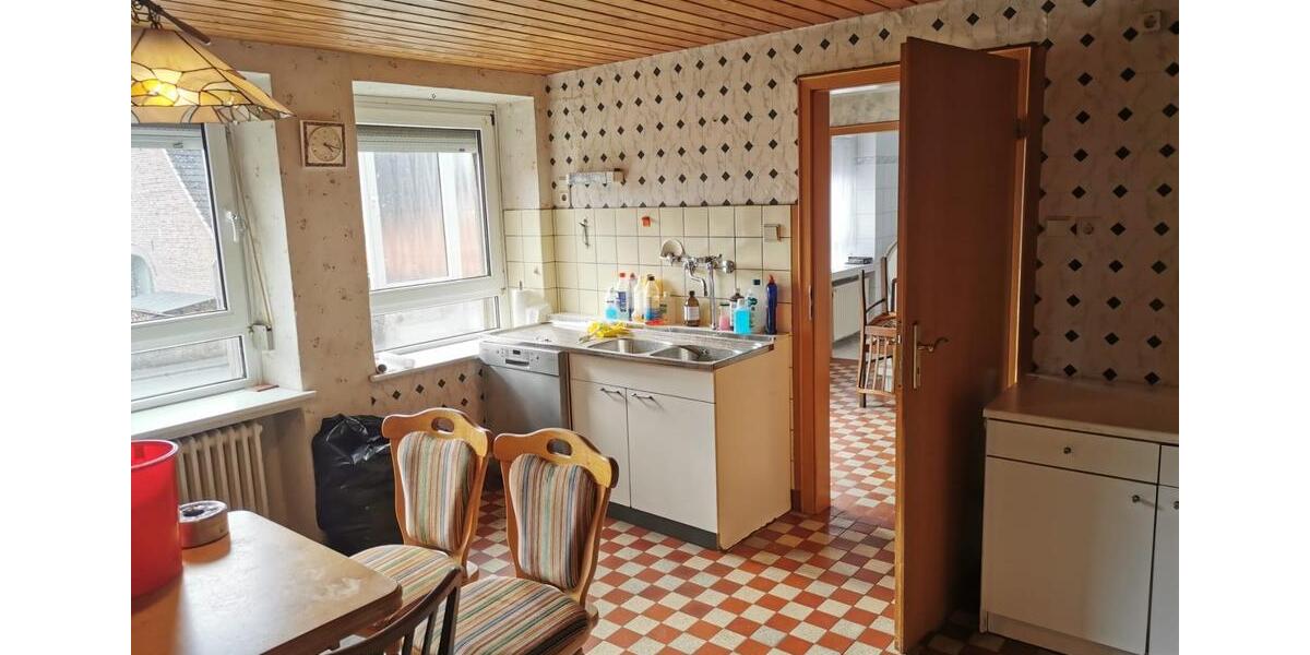 Resthofstelle mit großzügigen Nebengebäuden in Ortsrandlage 5 zimmer