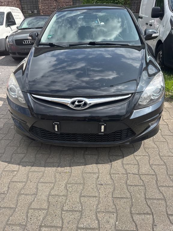 i30