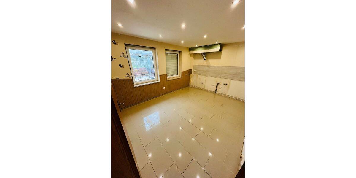 gepflegte Doppelhaushälfte mit großer Terrasse und schönem Garten - perfekt für eine größere Familie 7 zimmer