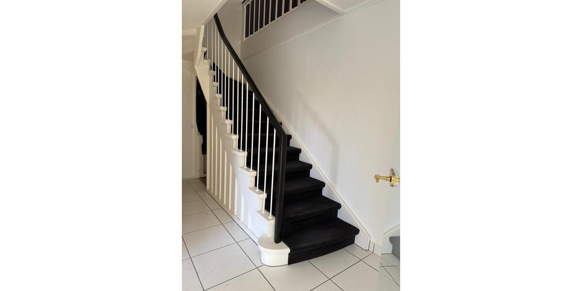 Doppelhaushälfte Soest - 6 Zimmer, 200 m&sup2;, 2.400&euro; | Angebot:25857395