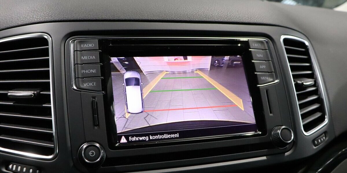 VW Sharan 1.4 TSI BUSINESS HIGHLINE / XENON / TOP 64.000 km 27.991 &euro; Hamm 59077