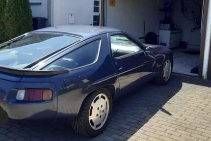 Porsche 928