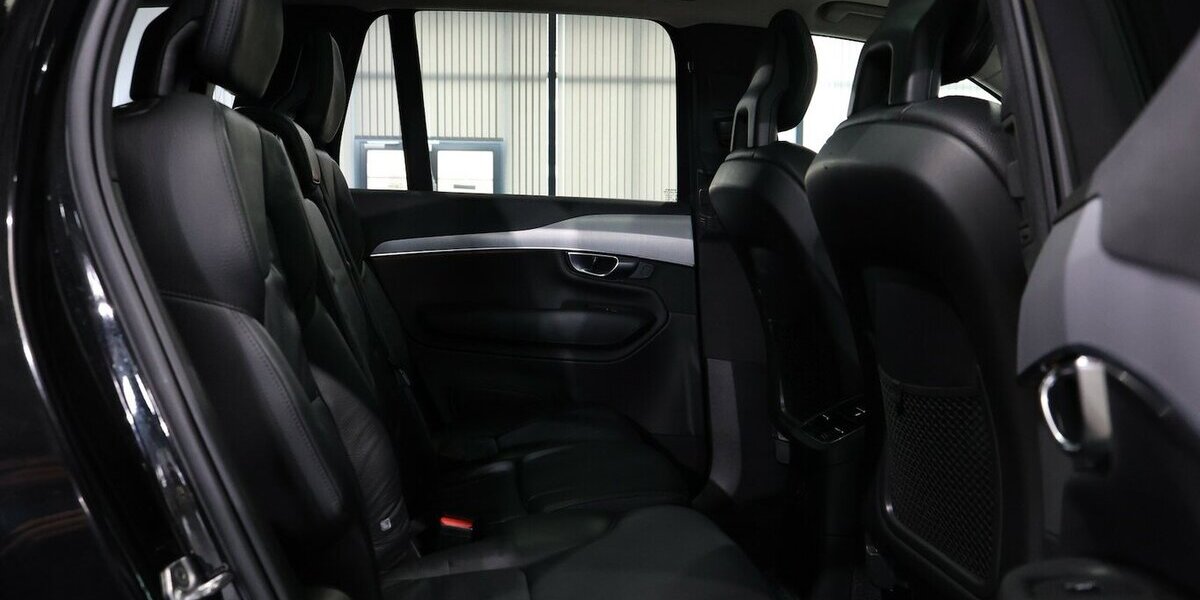 Volvo XC90 T8 P-HEV AWD EXPRESSION R-DESIGN / 7-SITZER 143.000 km 36.777 &euro; Hamm 59077