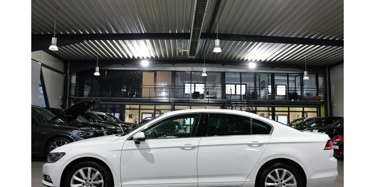 VW Passat 1.6 TDI Comfortline WHITE / MASSAGE+SHZ 176.000 km 9.999 &euro; Hamm 59077