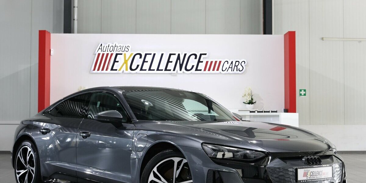 Audi e-tron GT QUATTRO / DAYTONA + BLACK / PANORAMA / 29.000 km 48.777 &euro; Hamm 59077