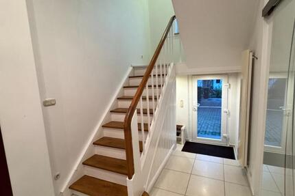 Untere WohnungHausetage in Hamm – Terrasse, Garten mit Teich 5 zimmer