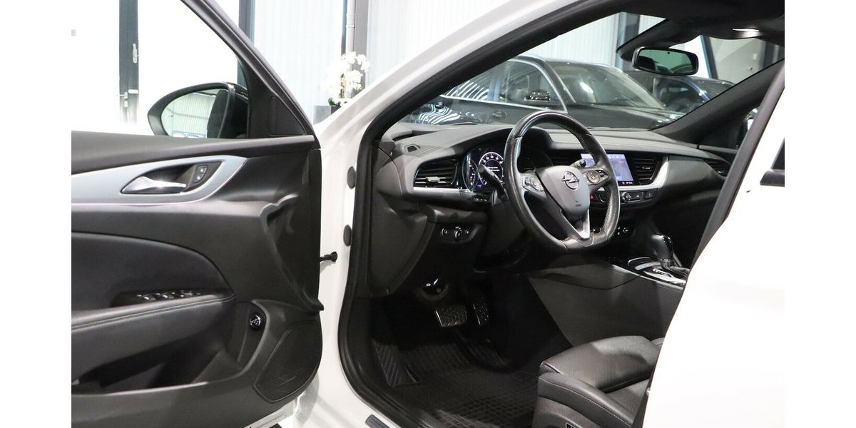 Opel Insignia 2.0 ST 4x4 OPC-LINE GSI WHITE / VC+HUD 140.000 km 18.888 &euro; Hamm 59077