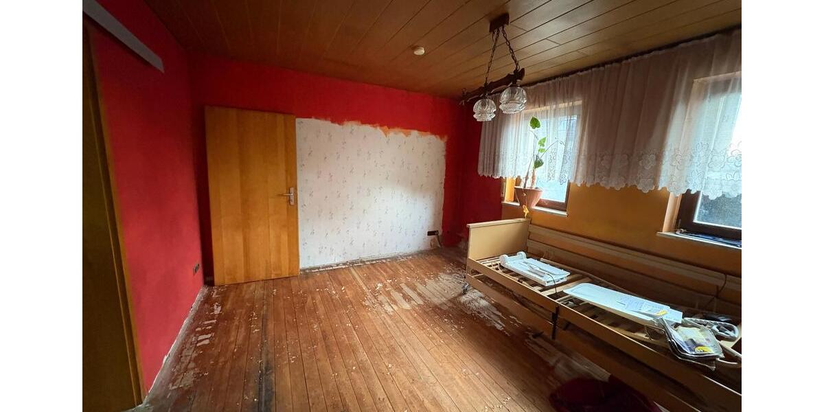 Reihenmittelhaus sanierungsbedürftig gut f. HandwerkerInvestoren 3.5 zimmer