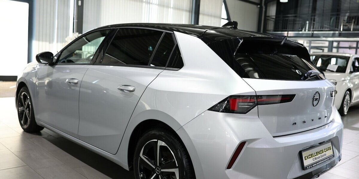 Opel Astra L 1.2 T LIMO GS-SPORT TECH SILVER & BLACK 22.000 km 20.991 &euro; Hamm 59077