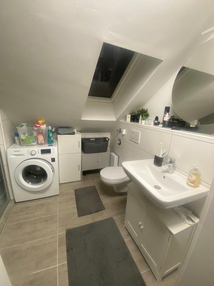Humboldstr 65: Komfortable DG Wohnung ab 01.01.26 zu vermieten zimmer