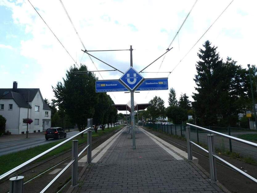 Baugrundstück mit Altbestand und optimaler Verkehrsanbindung zimmer