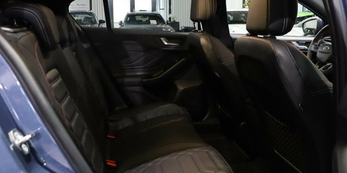 Ford Focus EB HYBRID ST-LINE SPORT VIGNALE MATRIX-LED 34.000 km 22.222 &euro; Hamm 59077