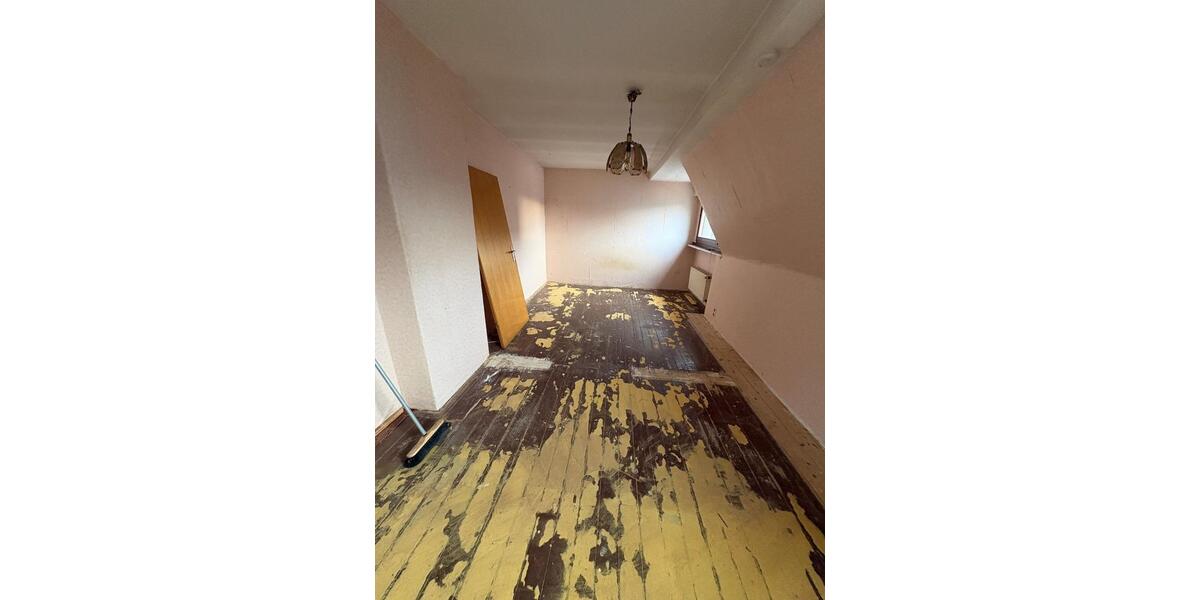 Reihenmittelhaus sanierungsbedürftig gut f. HandwerkerInvestoren 3.5 zimmer