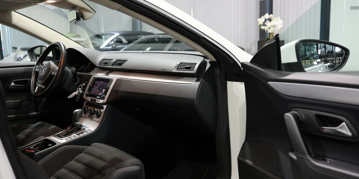 VW CC 1.4 TSI DSG SPORTLINE WHITE / XENON / NAVI+ 92.000 km 15.991 &euro; Hamm 59077