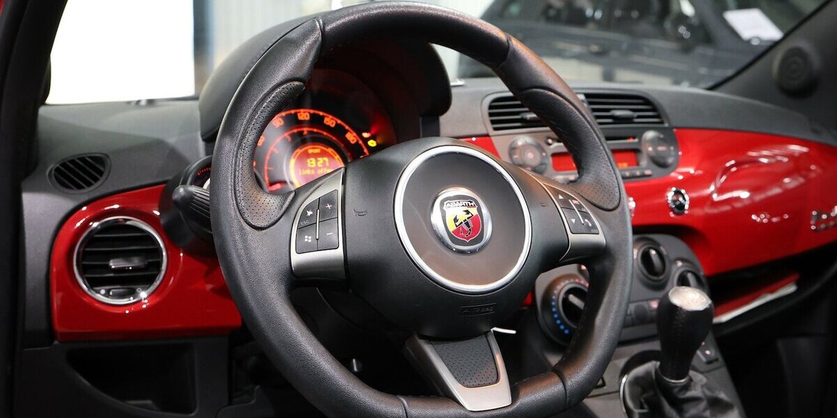 Abarth 500C SPORT-MODE / NAVI+ / SPORT-ALCANTARA-SITZE 104.000 km 11.777 &euro; Hamm 59077