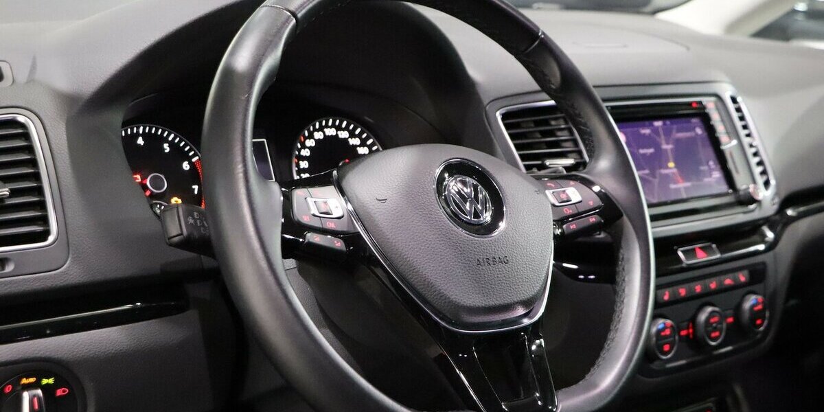 VW Sharan 1.4 TSI BUSINESS HIGHLINE / XENON / TOP 64.000 km 27.991 &euro; Hamm 59077