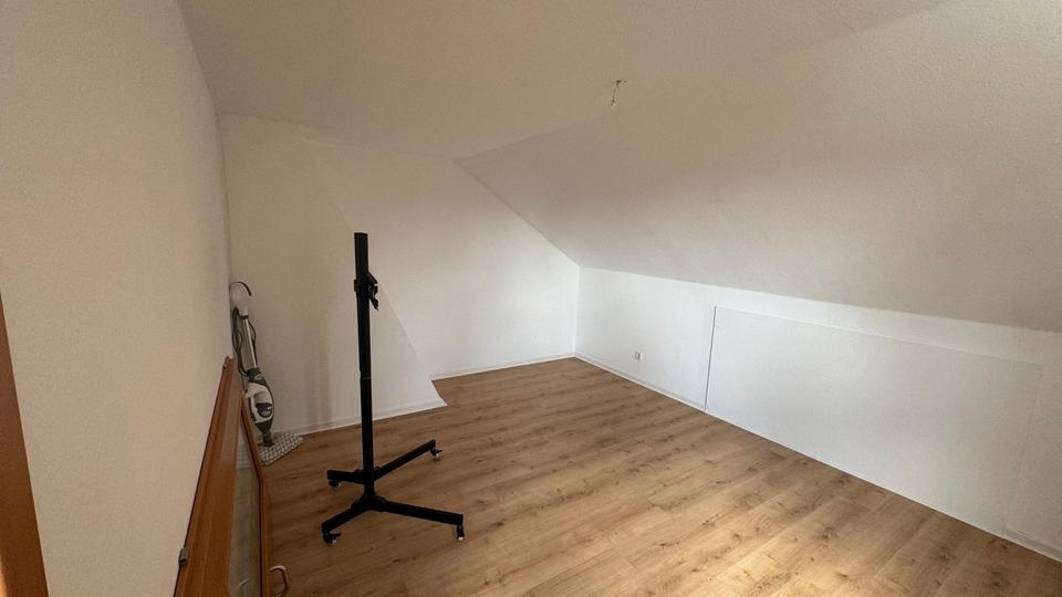 Dachgeschoßwohnung Fröndenberg (Ruhr) - 4 Zimmer, 90 m&sup2;, 670&euro; | Angebot:25905947