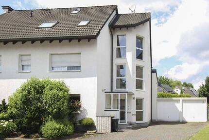 Gepflegte Erdgeschosswohnung mit großem Garten in bester Lage 4 zimmer