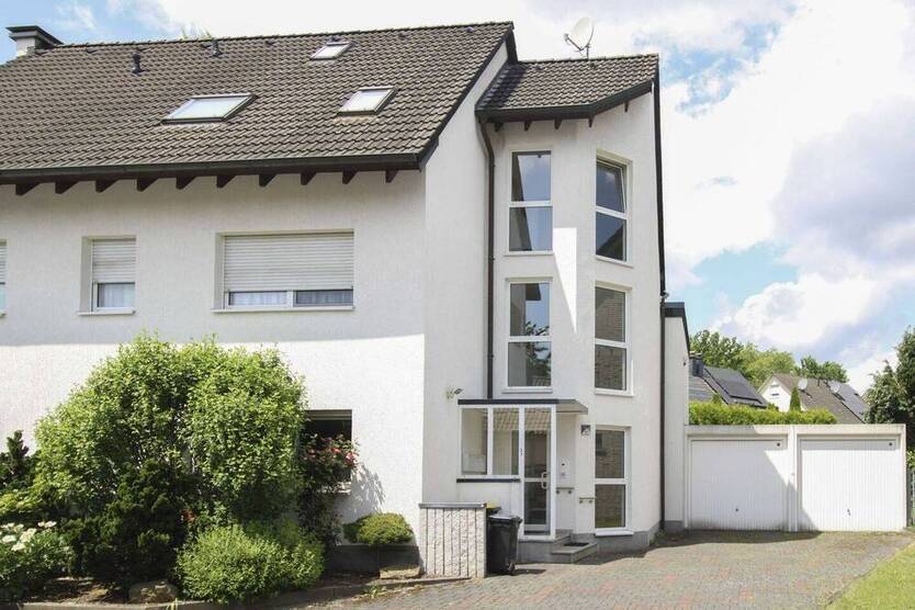 Gepflegte Erdgeschosswohnung mit großem Garten in bester Lage 4 zimmer