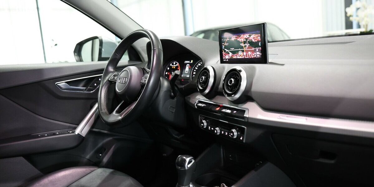 Audi Q2 35 TFSI ADVANCED SILVER & BLACK / LED, LEDER 97.000 km 20.992 &euro; Hamm 59077
