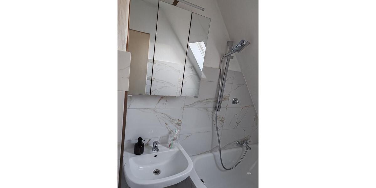 Gemütliche Dachgeschosswohnung mit zusätzlichem Hobbyraum 2 zimmer