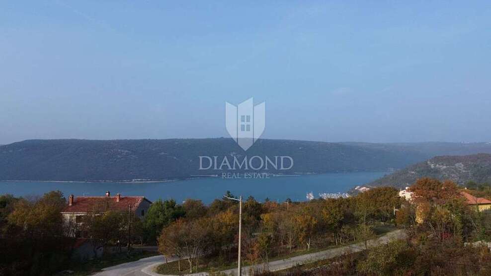 Grundstück zu verkaufen in Raša 105.000 € 1700 m²