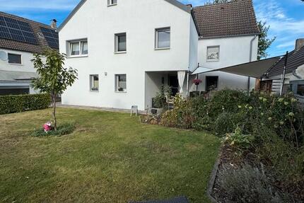 Modernisiertes, freistehendes Ein- bis Zweifamilienhaus zimmer