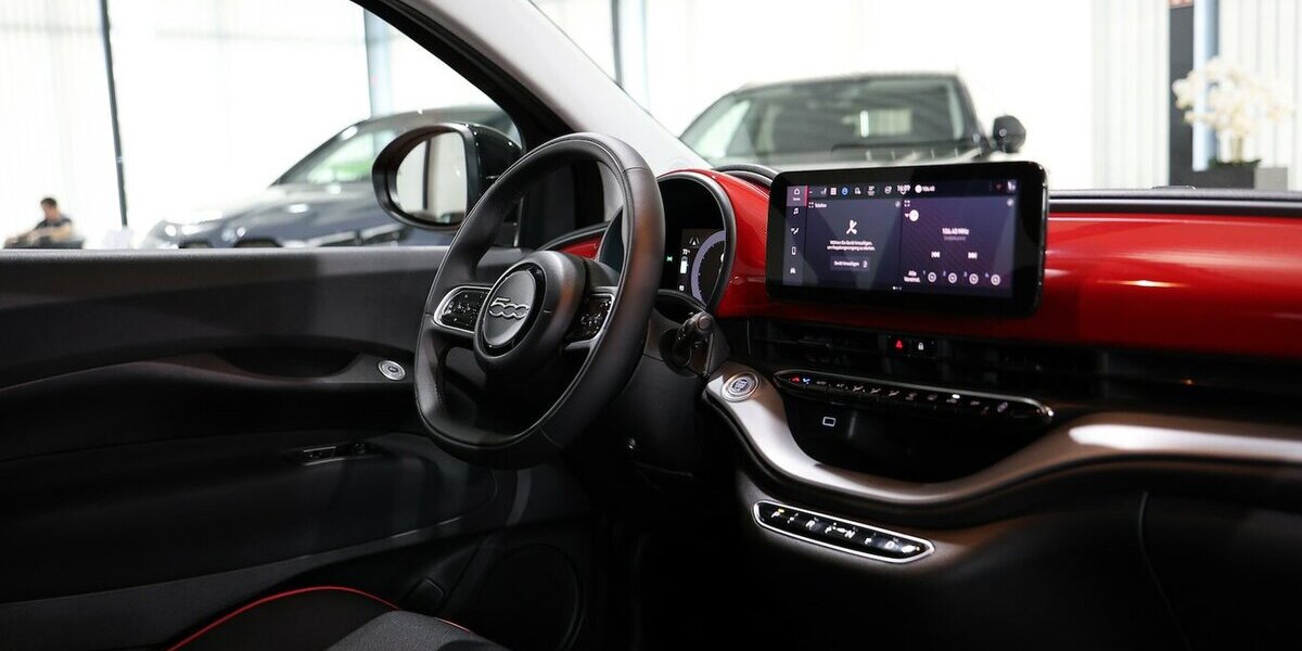 Fiat 500e RED BLACK / 98,8% / VIRTUAL / APPLE+KAMERA 7.000 km 19.700 &euro; Hamm 59077