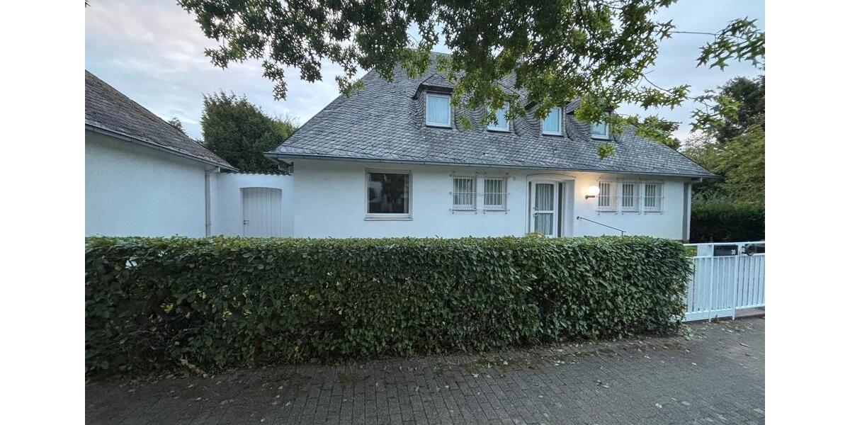 Villa Ahlen - 8 Zimmer, 208 m&sup2;, 3.095&euro; | Angebot:22558809