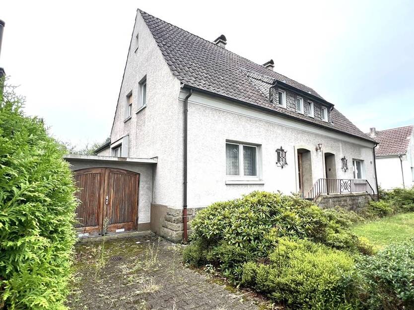 Sanierungsbedürftige Doppelhaushälfte in Dortmund-Brackel 5 zimmer