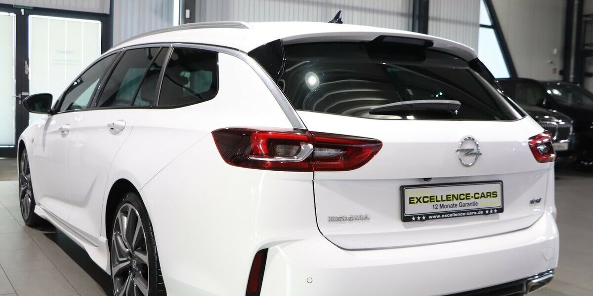 Opel Insignia 2.0 ST 4x4 OPC-LINE GSI WHITE / VC+HUD 140.000 km 18.888 &euro; Hamm 59077