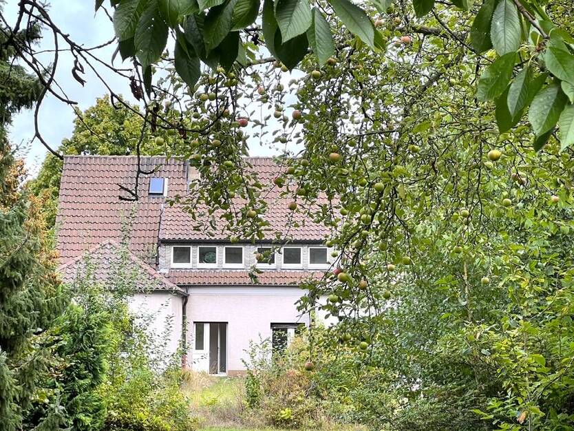 Sanierungsbedürftige Doppelhaushälfte auf großem Grundstück in Dortmund-Brackel 5 zimmer
