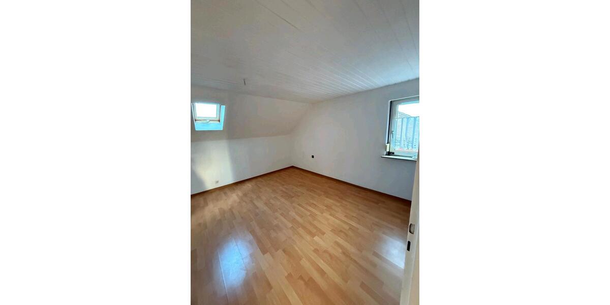 Gepflegte und moderne Mietwohnung im 3-FH in zentraler Lage 2.5 zimmer