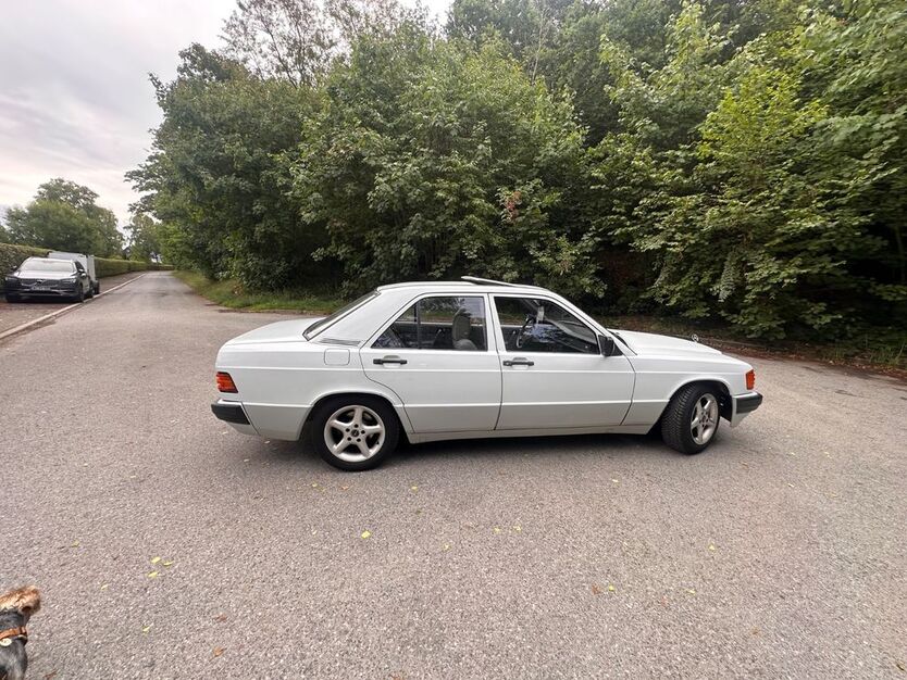 Mercedes-Benz 190 206.000 km 3.000 € Menden 58706