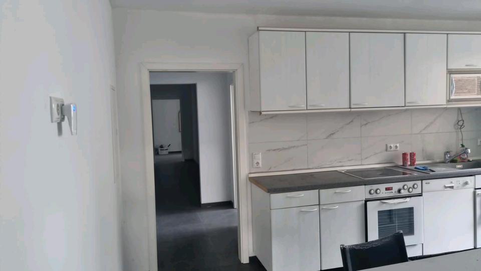 700m² Lager + 85m² Büro + Freiflächen zimmer