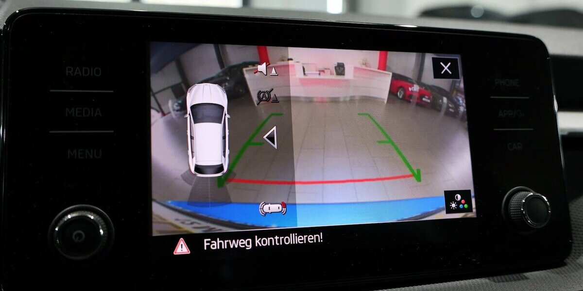 Skoda Fabia 1.0 TOUR RACE BLUE / LED / GROßES-DISPLAY 55.000 km 13.888 &euro; Hamm 59077