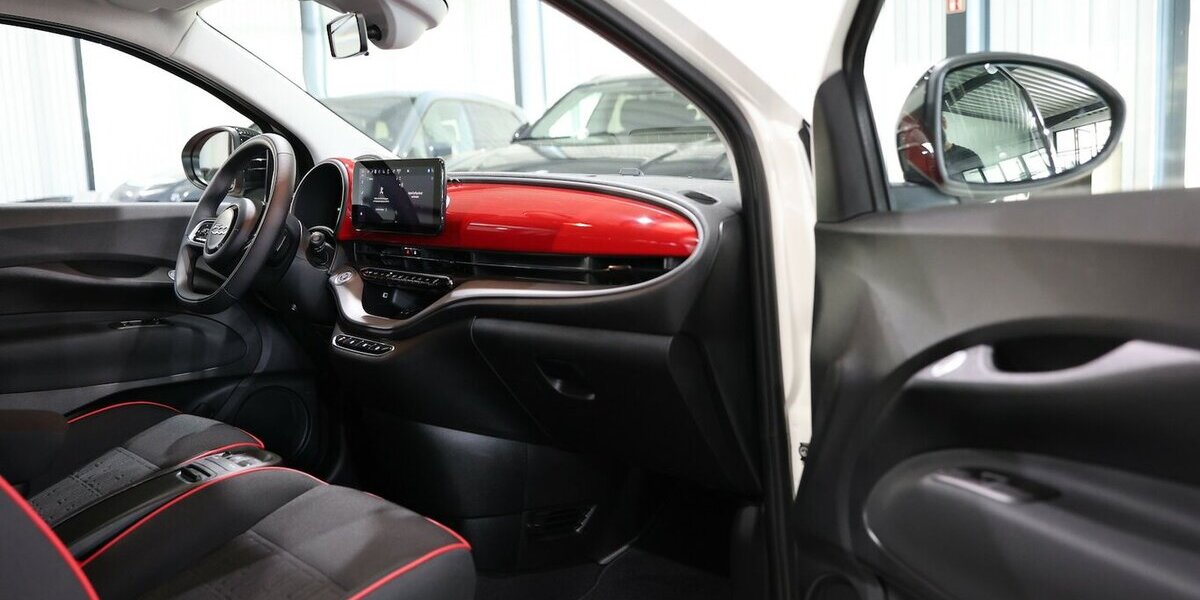 Fiat 500e RED WHITE / 98,6% / VIRTUAL / APPLE+KAMERA 6.000 km 19.700 &euro; Hamm 59077