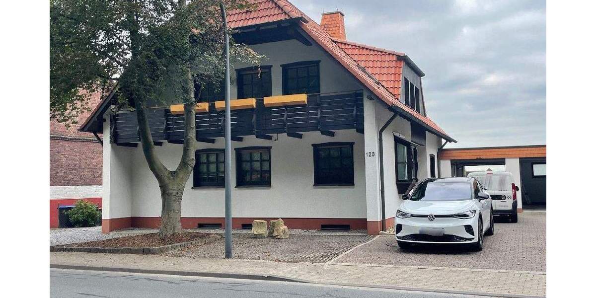 Geräumiges EFH im charmanten Landhausstil mit großem Garten - gewerbliche Nutzung möglich 5 zimmer