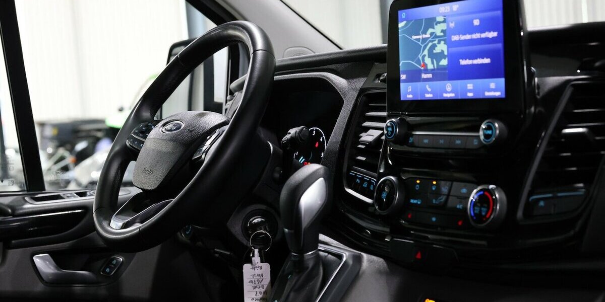 Ford Tourneo Custom 2.0 TDCI 320 L1 / 8-SITZER / NAVI 167.000 km 25.555 &euro; Hamm 59077