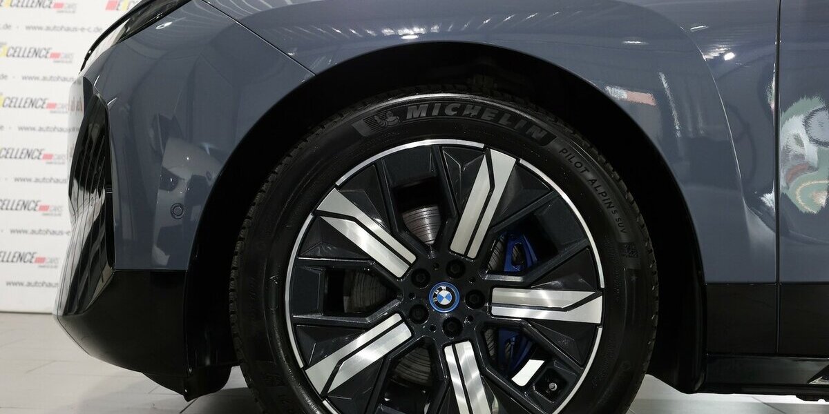 BMW iX 40 xDrive SPORT TITAN GLAS STORM EINZELSTÜCK 79.000 km 41.111 &euro; Hamm 59077